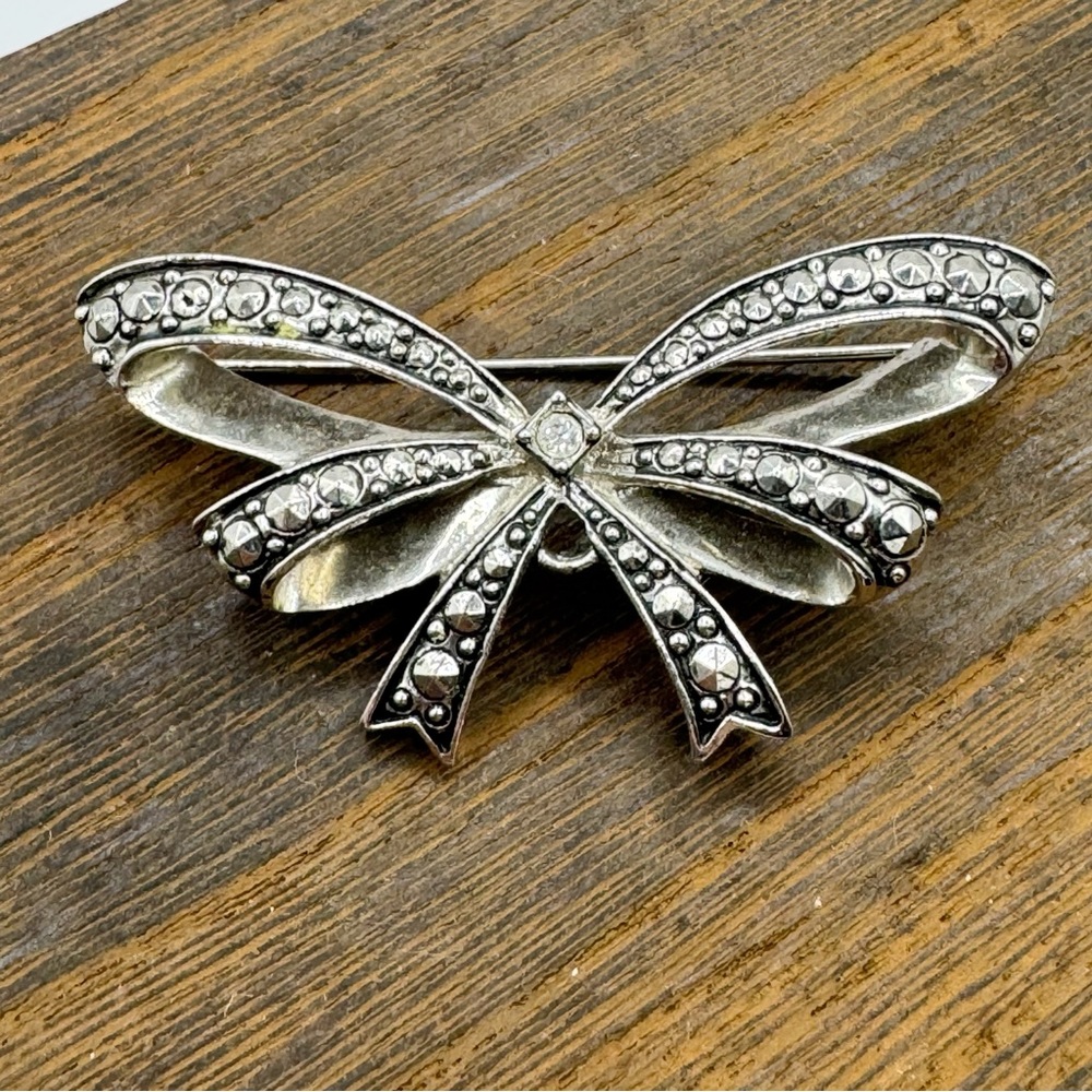 Avon antique style butterfly bow brooch Victorian revival faux marcasite signed